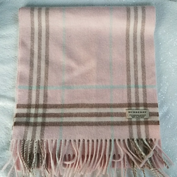 Burberry Accessories - ♥️Burberry CANDY CHECK